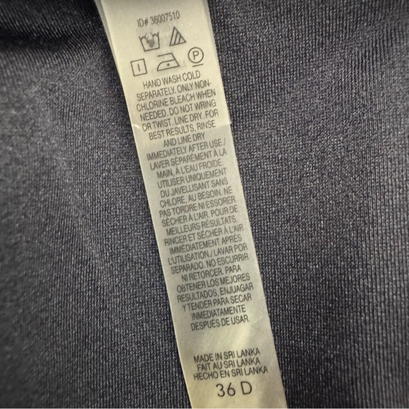 Victoria’s Secret bikini top black with gold hardware Victoria’s Secret logo - Picture 8 of 9